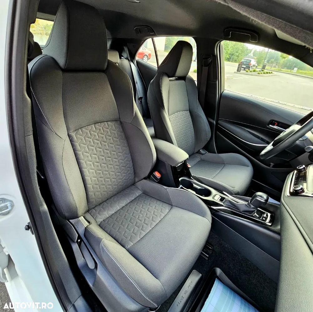Toyota Corolla 1.8 Hybrid Business Edition - 9