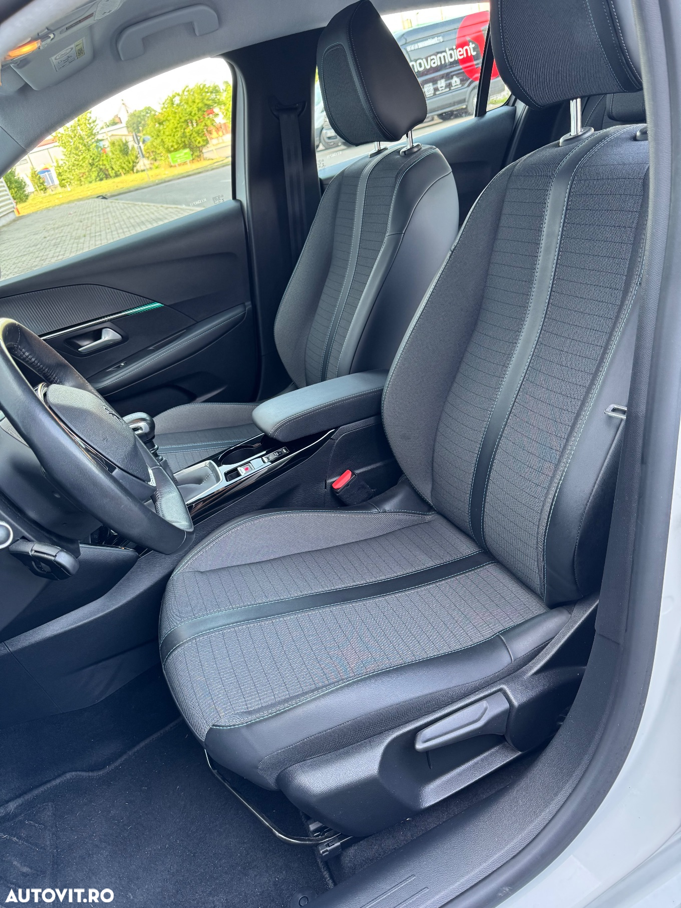 Peugeot 208 1.2 L PureTech STT Allure - 7