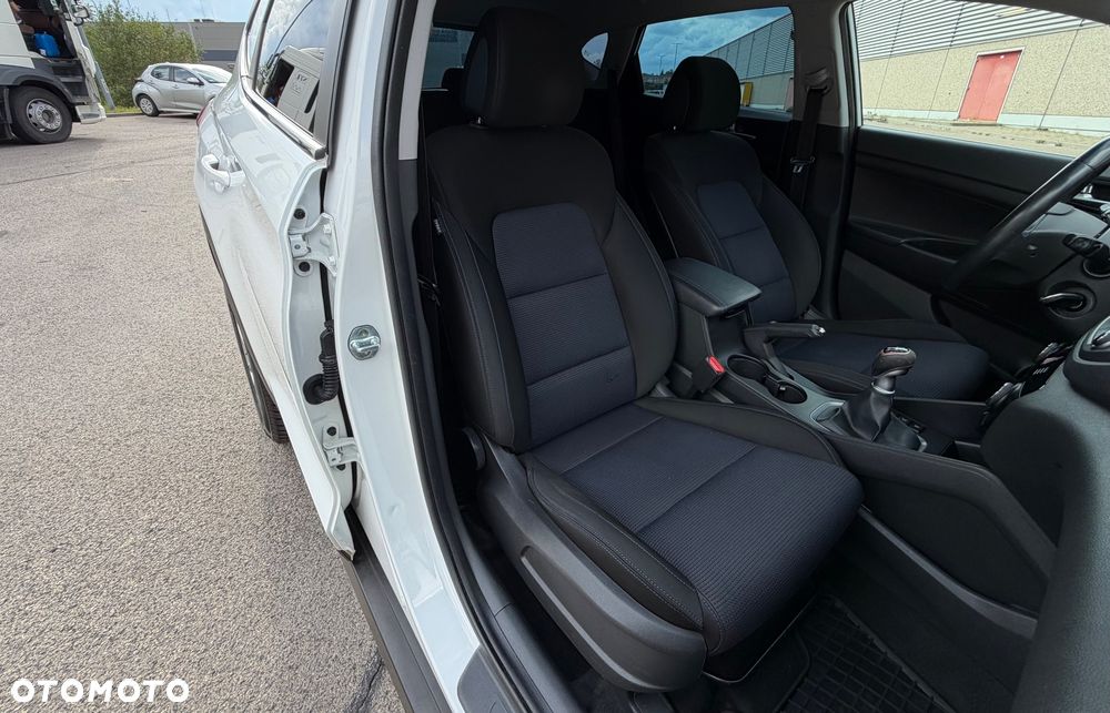 Hyundai Tucson 1.6 GDI BlueDrive Style 2WD - 21