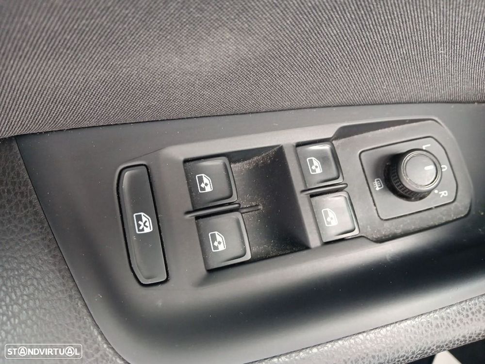 VW Passat Variant 2.0 TDI Business DSG - 22