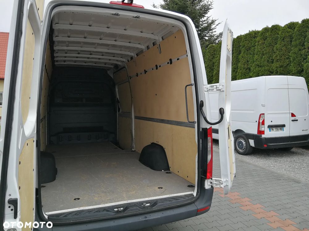 Mercedes-Benz Sprinter - 10