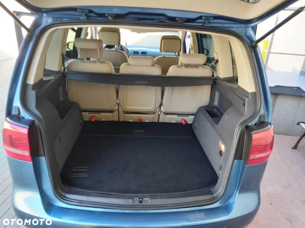 Volkswagen Touran - 10