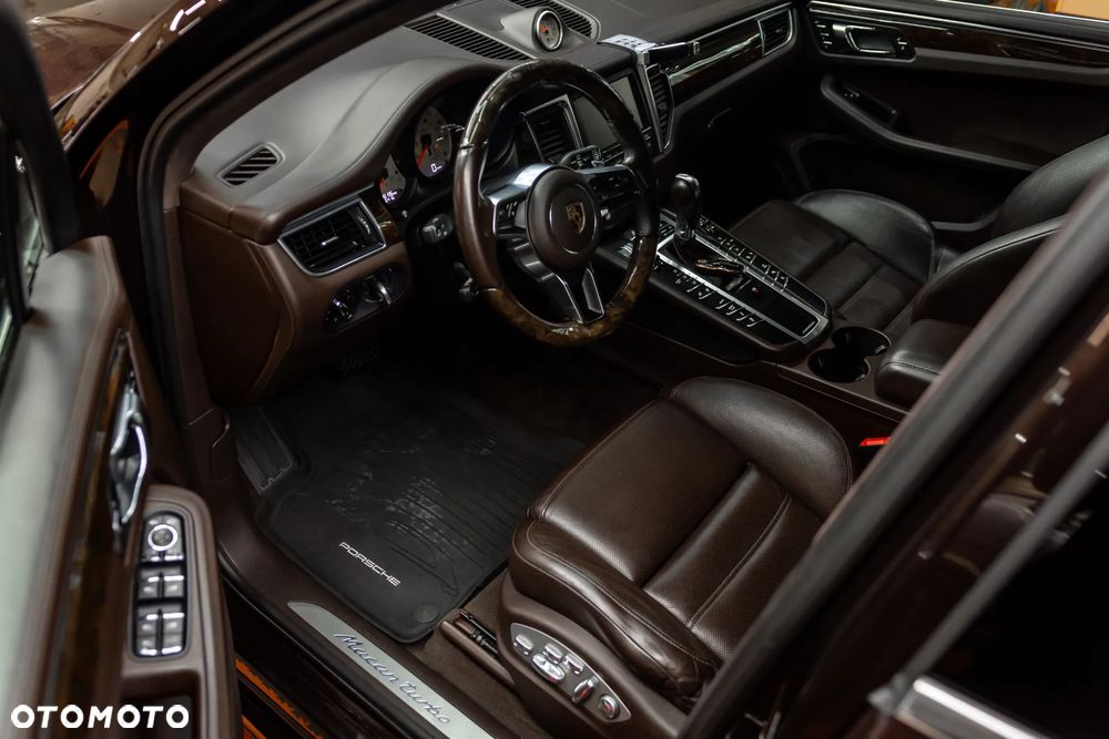 Porsche Macan Turbo - 16