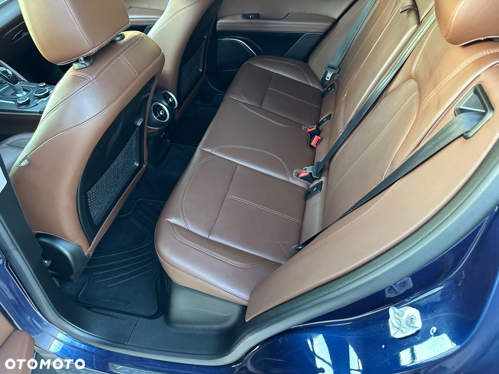 Alfa Romeo Stelvio 2.0 Turbo 16V AT8-Q4 Ti - 28