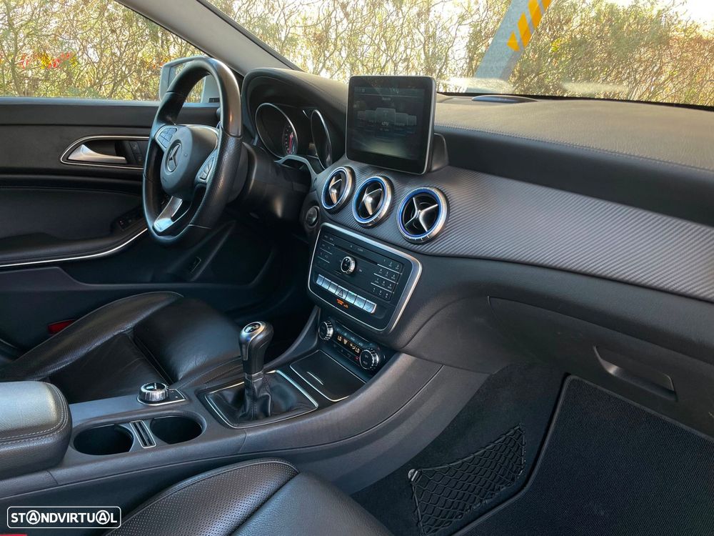 Mercedes-Benz CLA 180 d Shooting Brake - 14