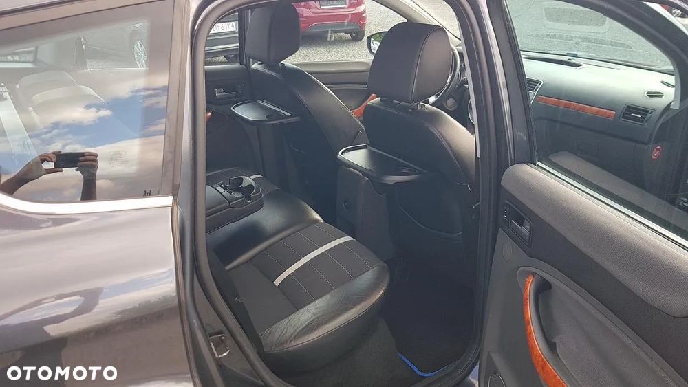 Ford Kuga 2.0 TDCi 4x4 Titanium - 34