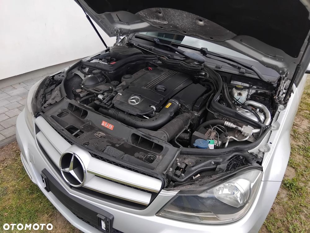 Mercedes-Benz Klasa C 180 CGI BlueEff - 6