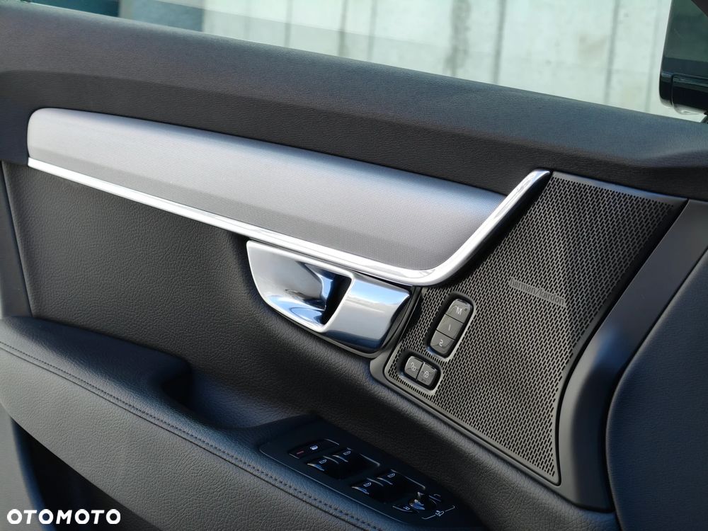 Volvo S90 D4 Momentum Pro - 23