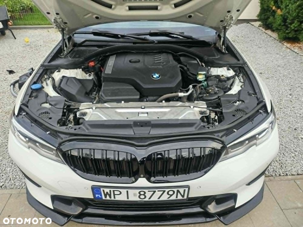 BMW Seria 3 330i Luxury Line sport - 9