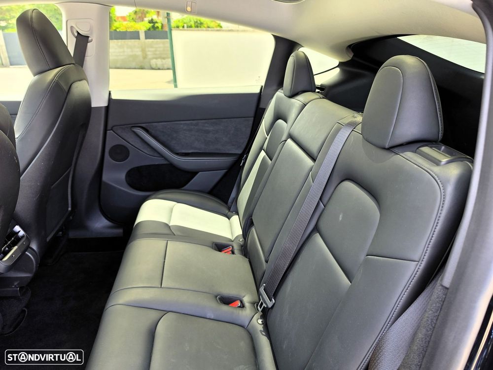 Tesla Model Y Long Range Dual Motor AWD - 37