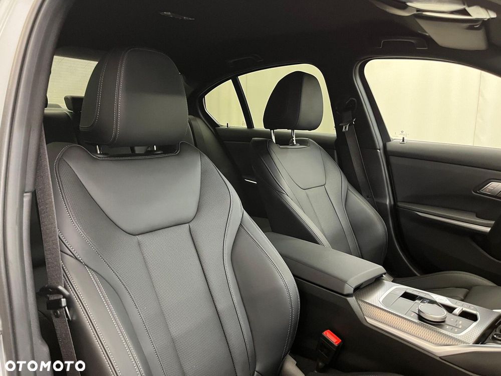 BMW Seria 3 320d xDrive M Sport sport - 37