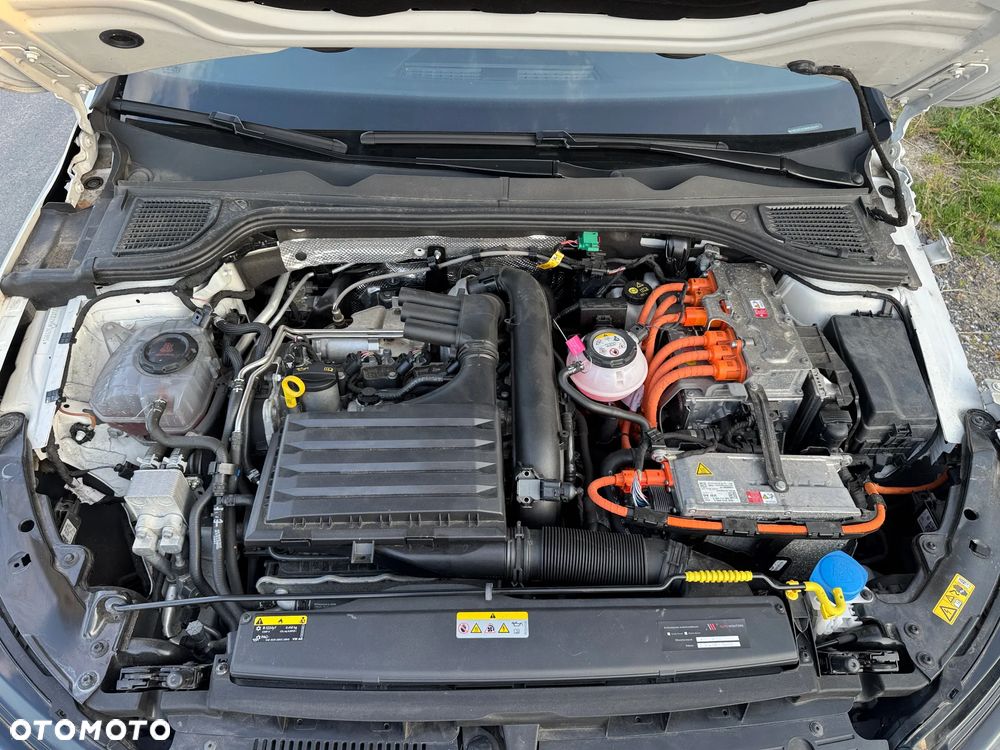 Volkswagen Golf ver-viii-1-4-tsi-plug--in-hybrid-style-dsg - 22