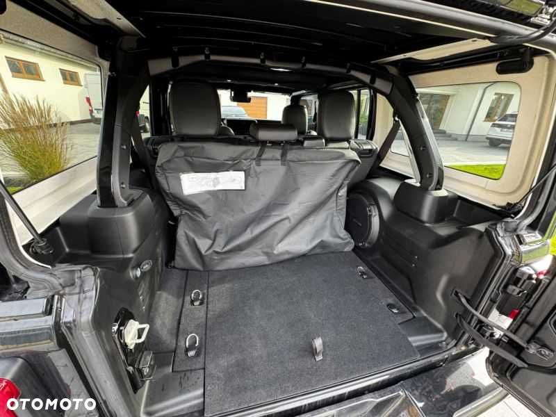 Jeep Wrangler - 8