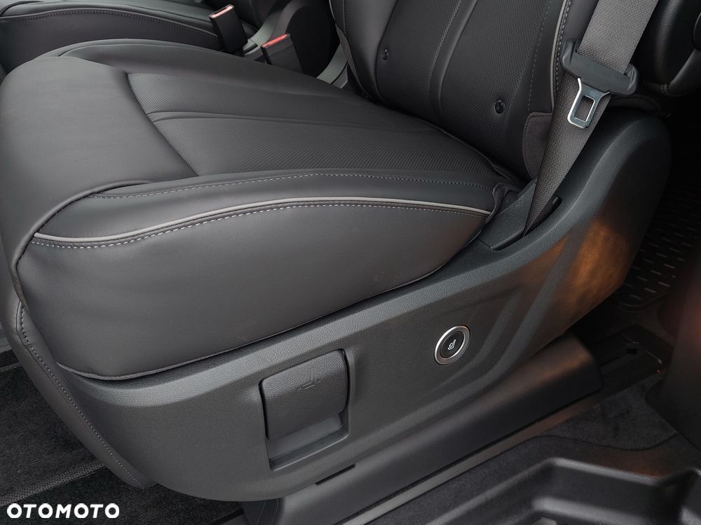 Hyundai Staria 1.6 T-GDI HEV Luxury - 7