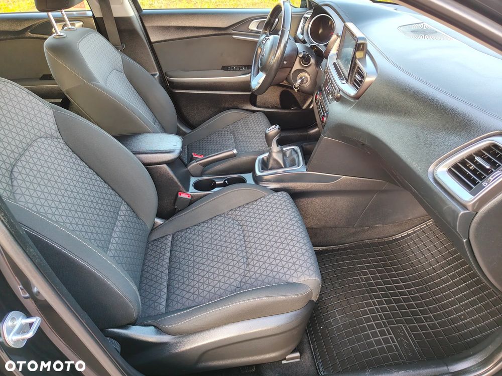 Kia Ceed 1.4 T-GDI L Business Line - 38