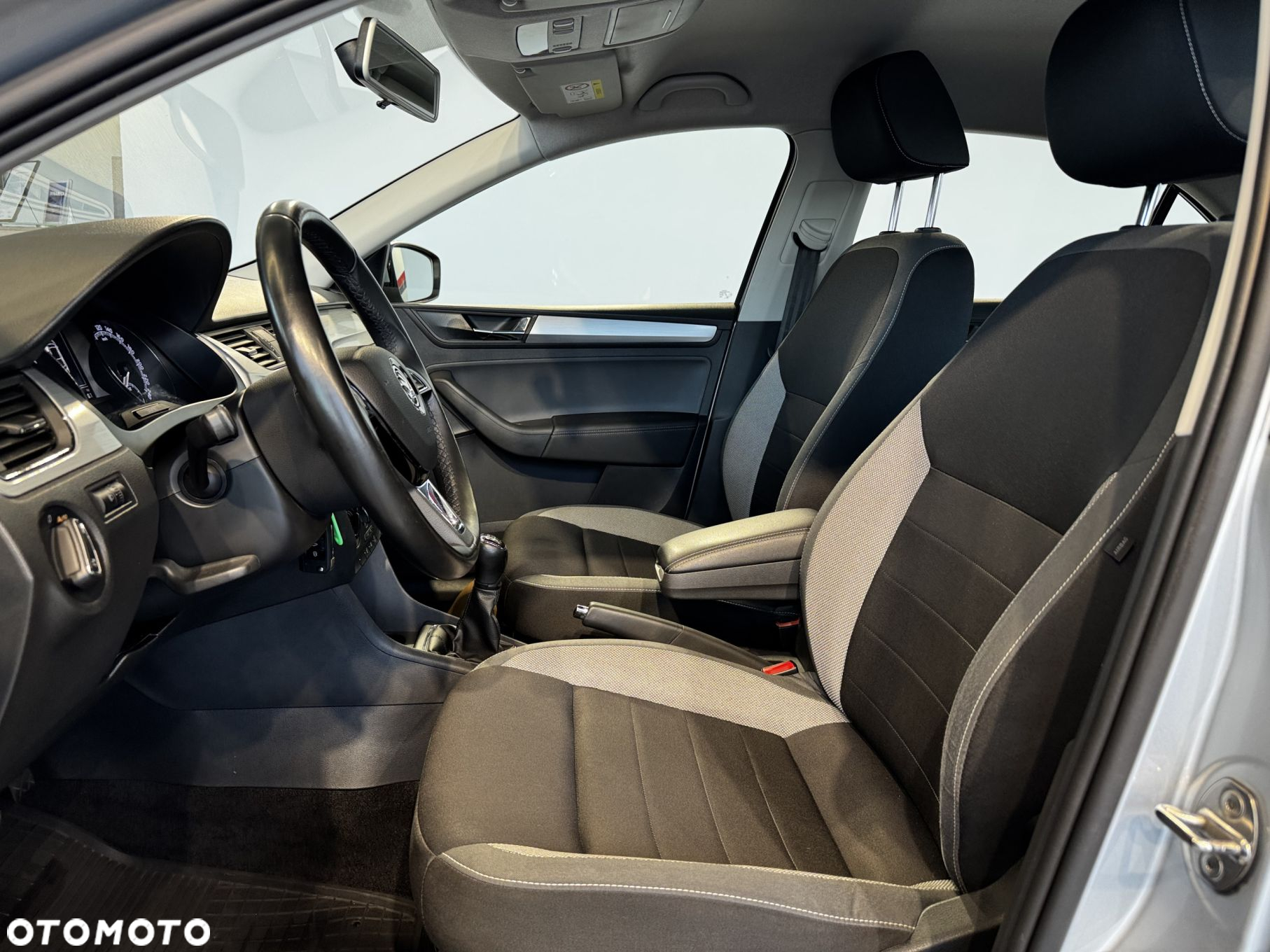 Skoda RAPID - 12