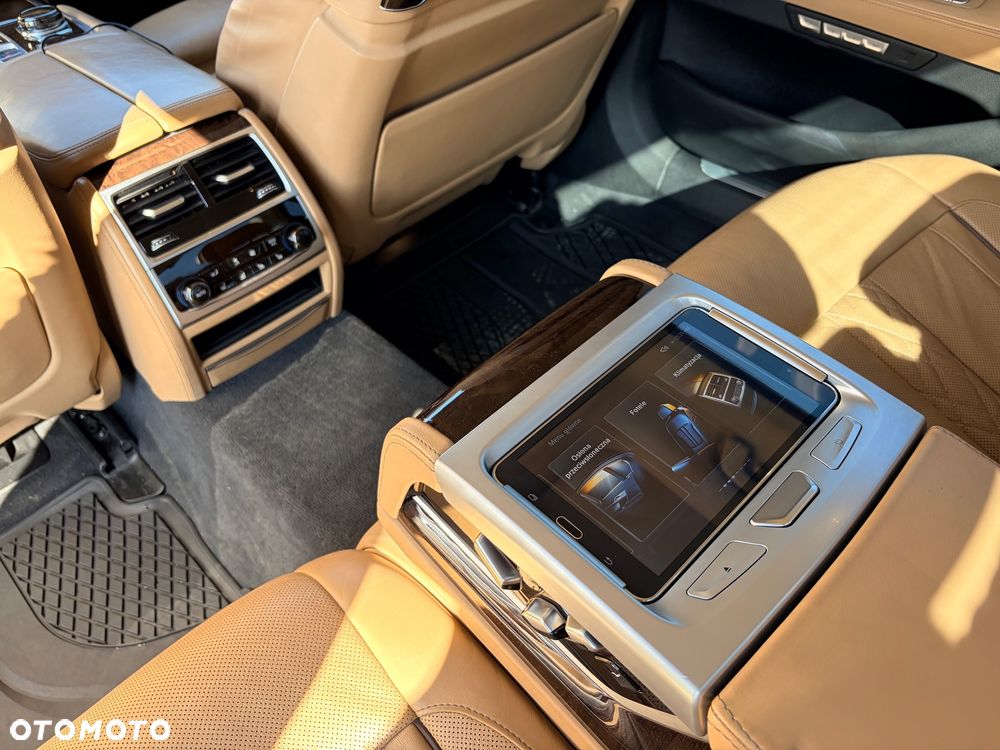 BMW Seria 7 750i xDrive Edition Exclusive - 16