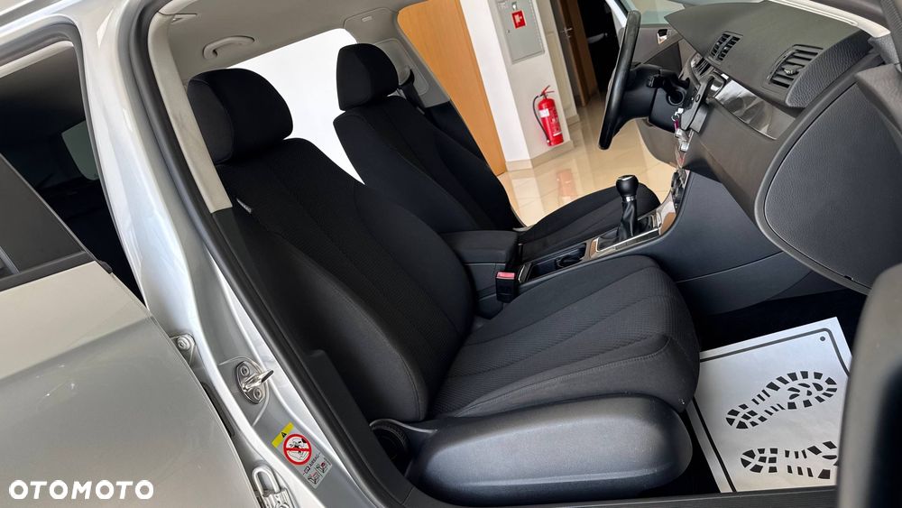 Volkswagen Passat - 35