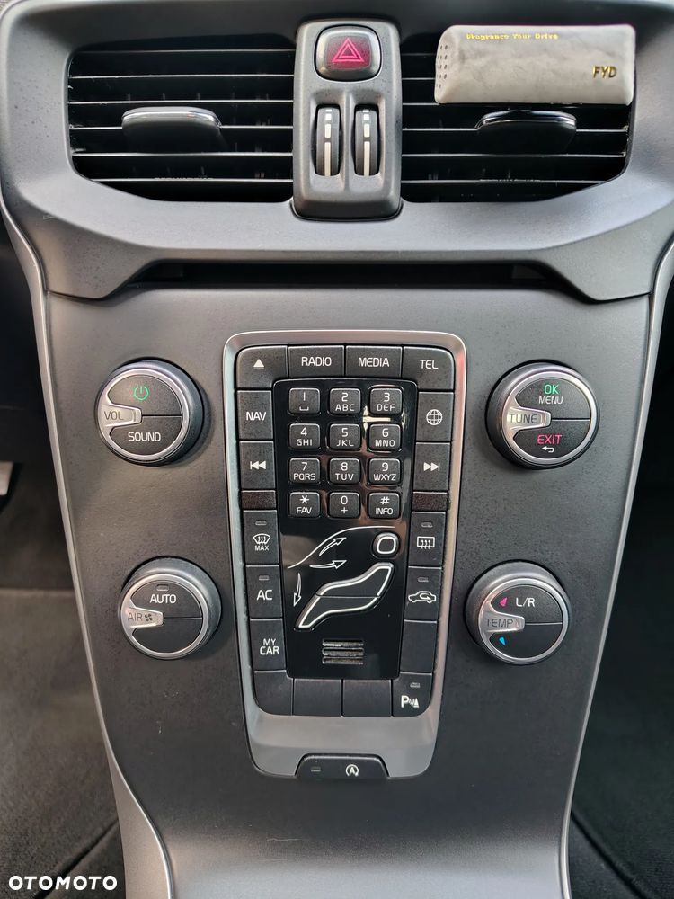 Volvo V40 D2 Momentum - 16