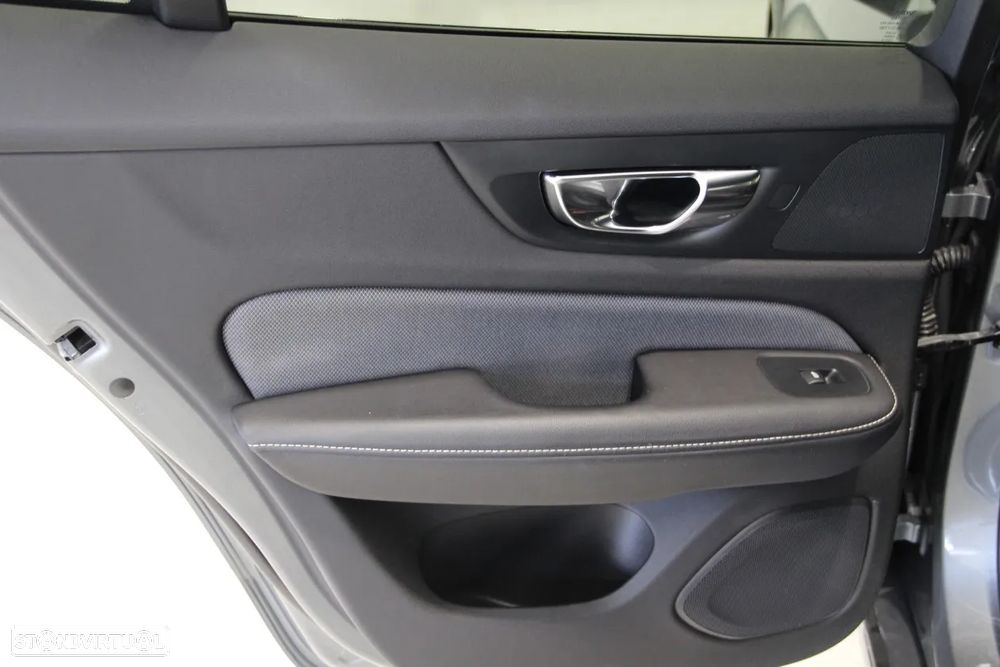 Volvo V60 2.0 D4 R-Design Geartronic - 38