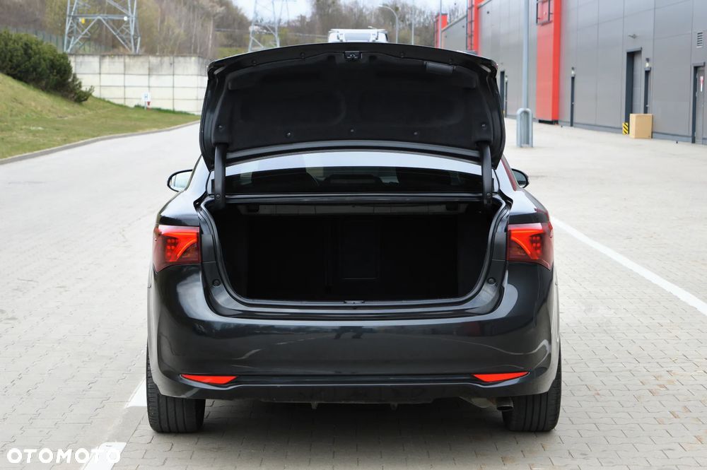 Toyota Avensis 2.0 D-4D Premium - 31