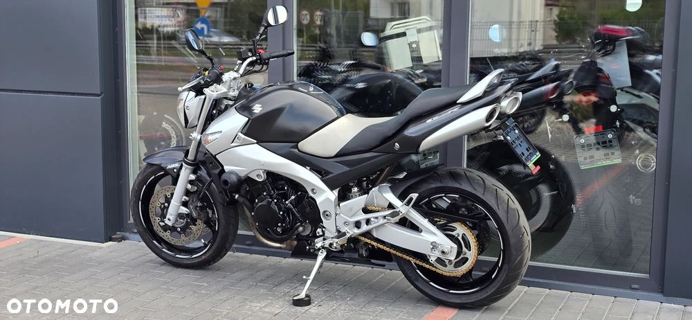 Suzuki GSR - 25
