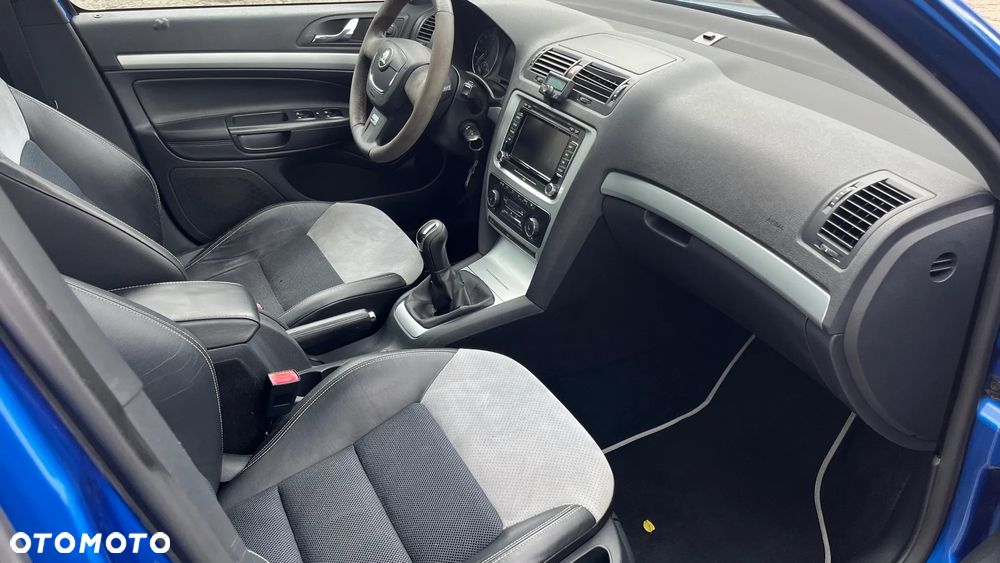 Skoda Octavia 2.0 TDI CR DPF RS - 20