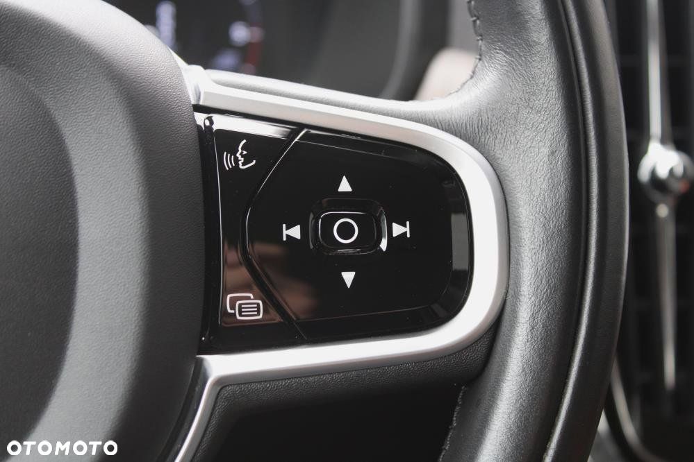 Volvo V90 Cross Country - 27