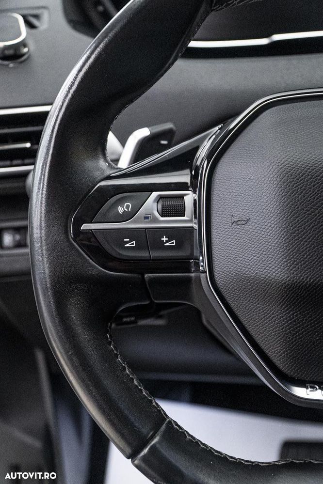 Peugeot 3008 1.2 PureTech Turbo S&S EAT6 Allure - 16