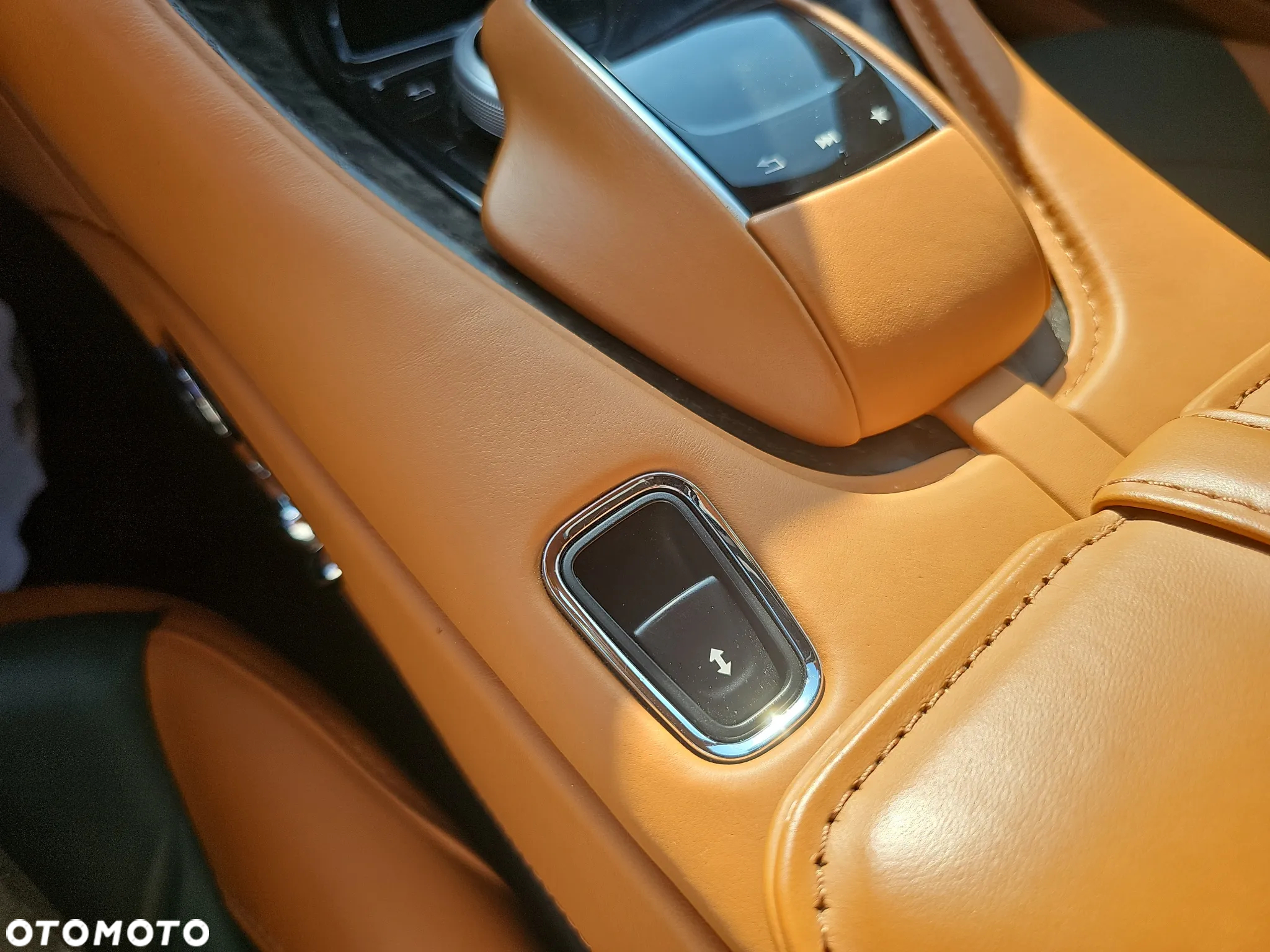 Aston Martin DBS - 39