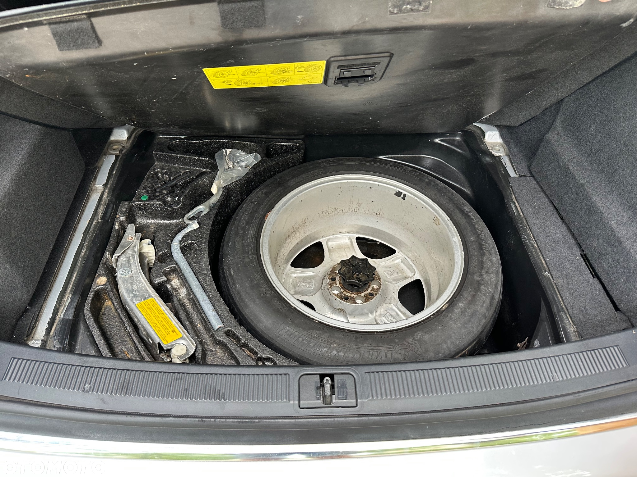 Audi A8 4.2 L Quattro - 24
