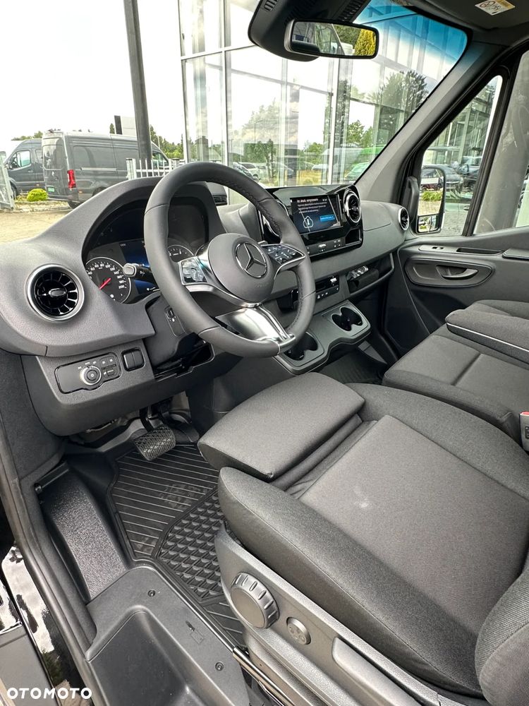 Mercedes-Benz Sprinter - 14