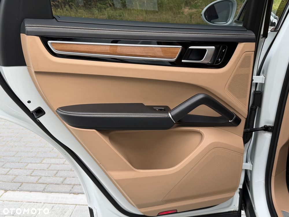 Porsche Cayenne - 14
