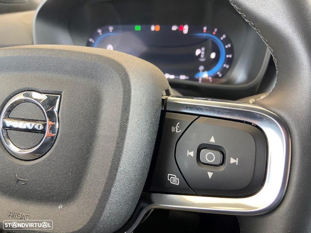 Volvo XC 40 2.0 B3 Plus Dark - 29