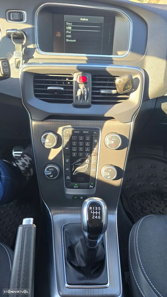 Volvo V40 D2 Momentum - 16