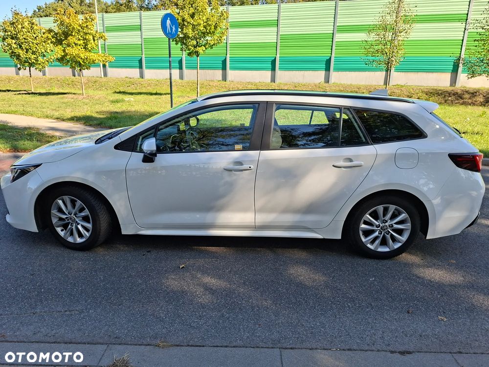 Toyota Corolla ver-1-8-hybrid-active - 8