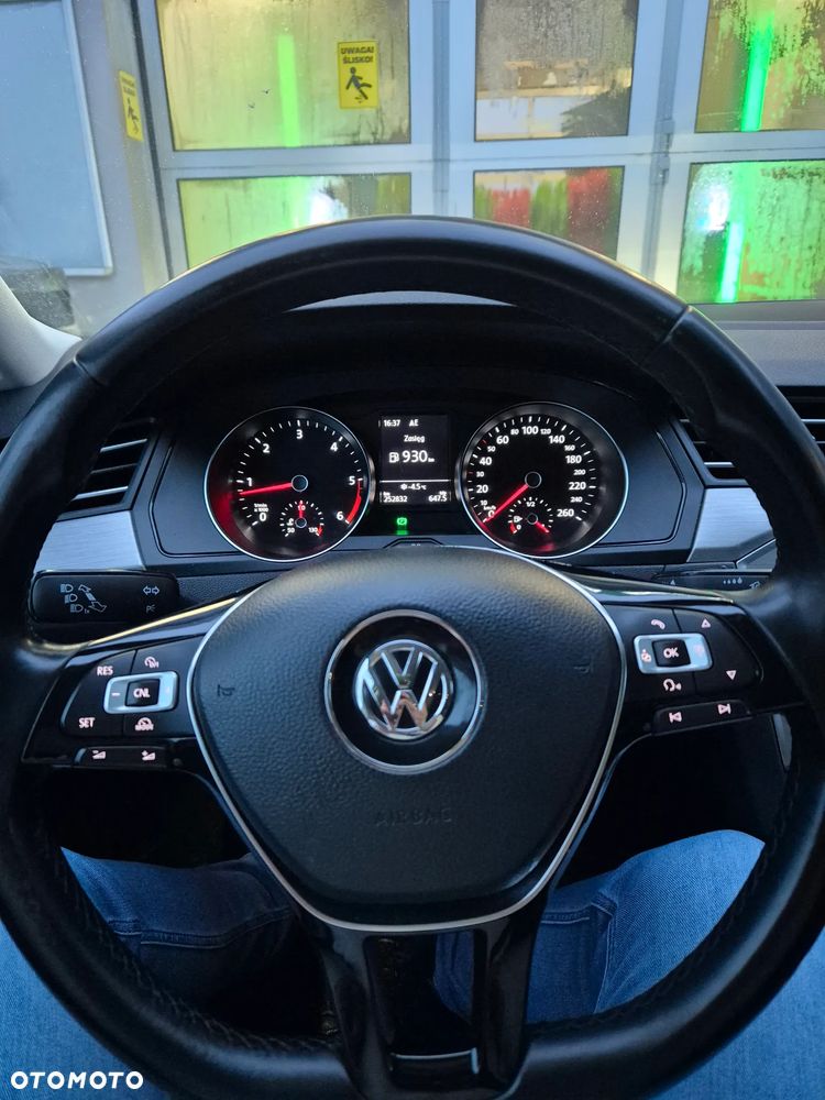 Volkswagen Passat 1.6 TDI BMT Trendline - 15