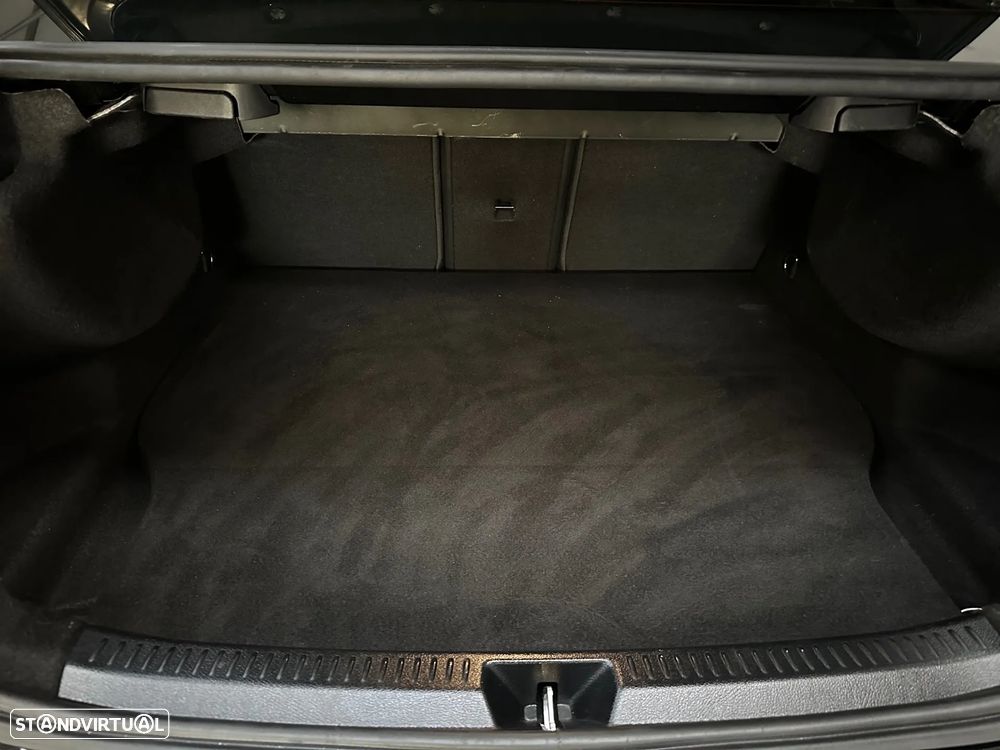 Mercedes-Benz A 250 Limousine e 8G-DCT Progressive Advanced - 12