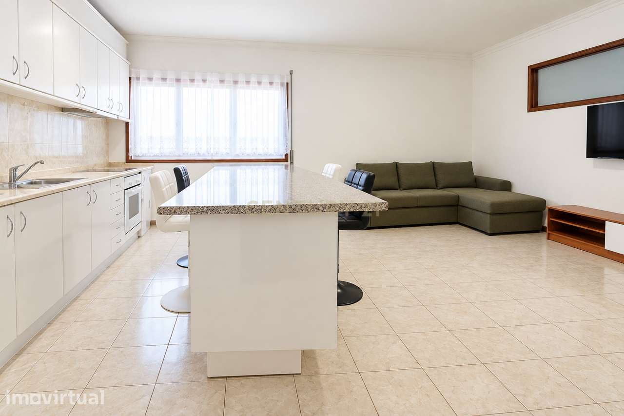 Apartamento T0, com uma divisão extra, Totalmente Equipado, Lugar de G - Grande imagem: 2/16
