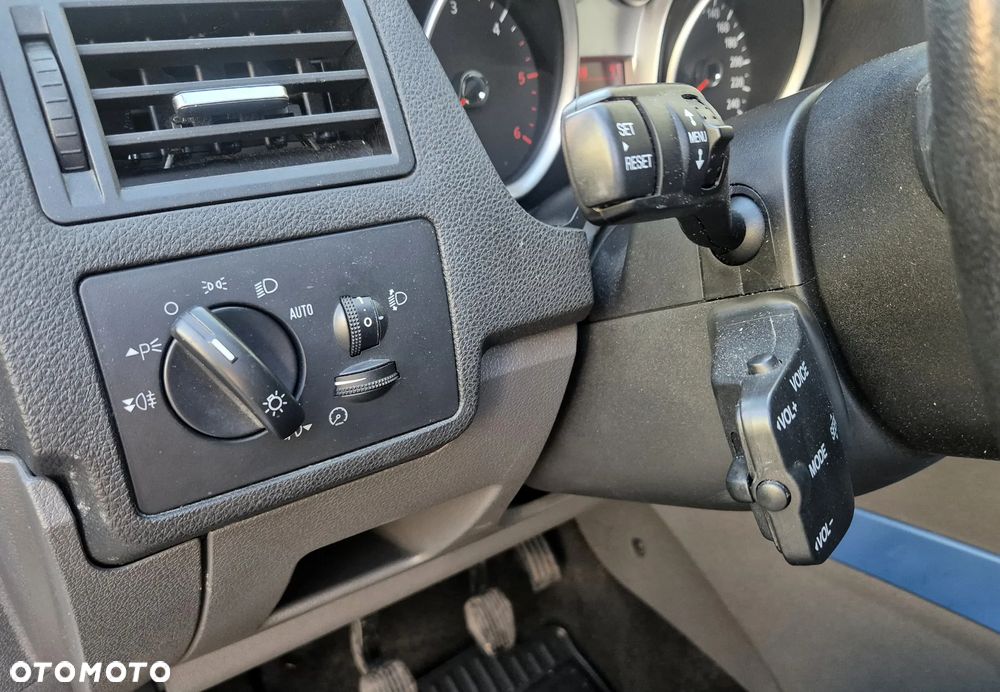 Ford Kuga 2.0 TDCi 2x4 Titanium - 20