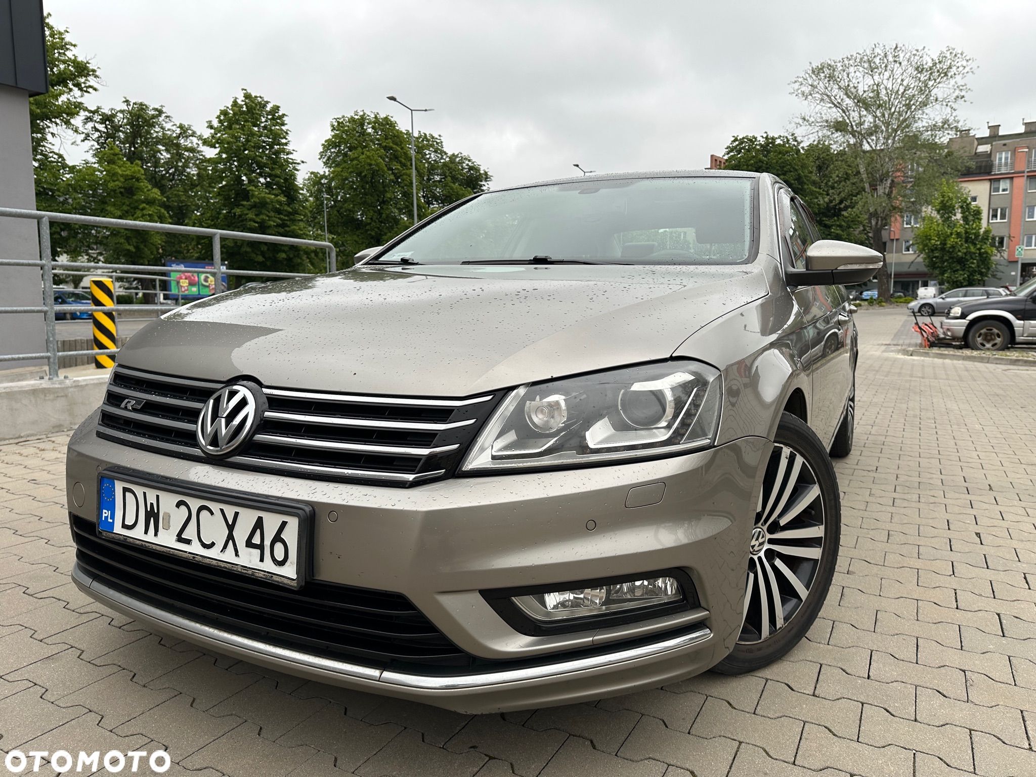 Volkswagen Passat - 1