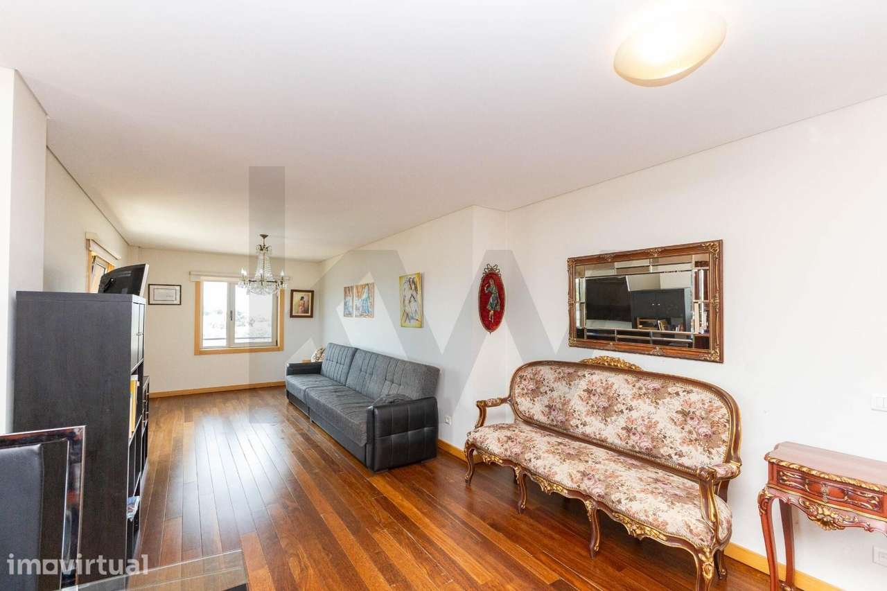 Exclusivo Apartamento T3 com Vista Rio e Excelente Exposição Solar – P - Grande imagem: 5/32