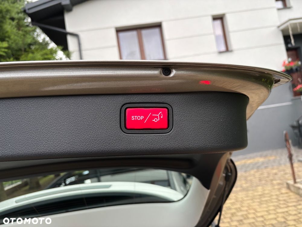 Mercedes-Benz Klasa C 220 d 4Matic T 9G-TRONIC Avantgarde - 27
