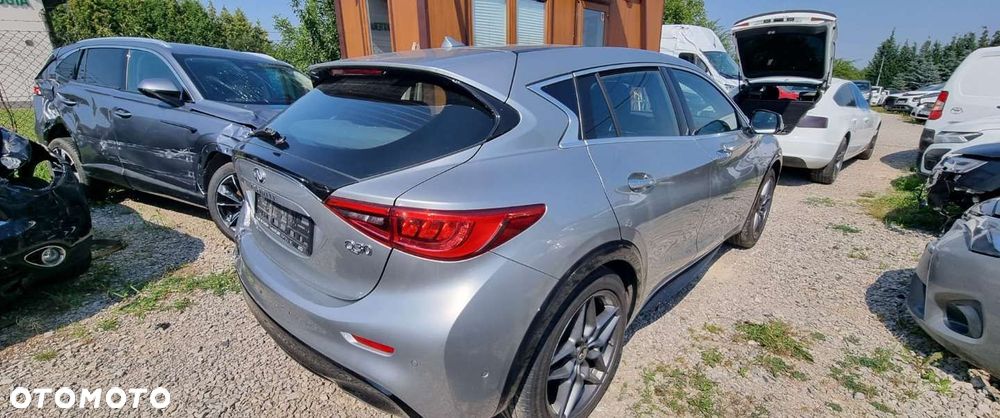 Infiniti Q30 - 4