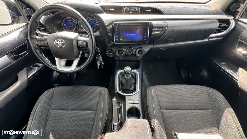 Toyota Hilux 2.4 D-4D 4WD CD Tracker - 12