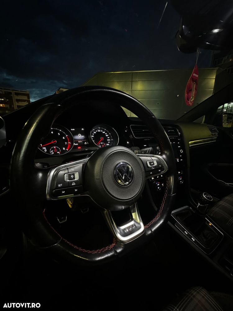 Volkswagen Golf 2.0 TSI GTI - 11