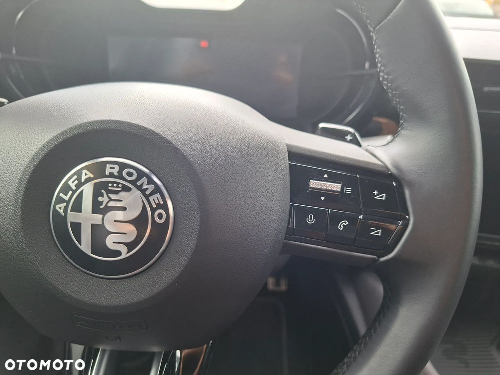 Alfa Romeo Junior 1.2 mHEV Ibrida Speciale eDCT - 28
