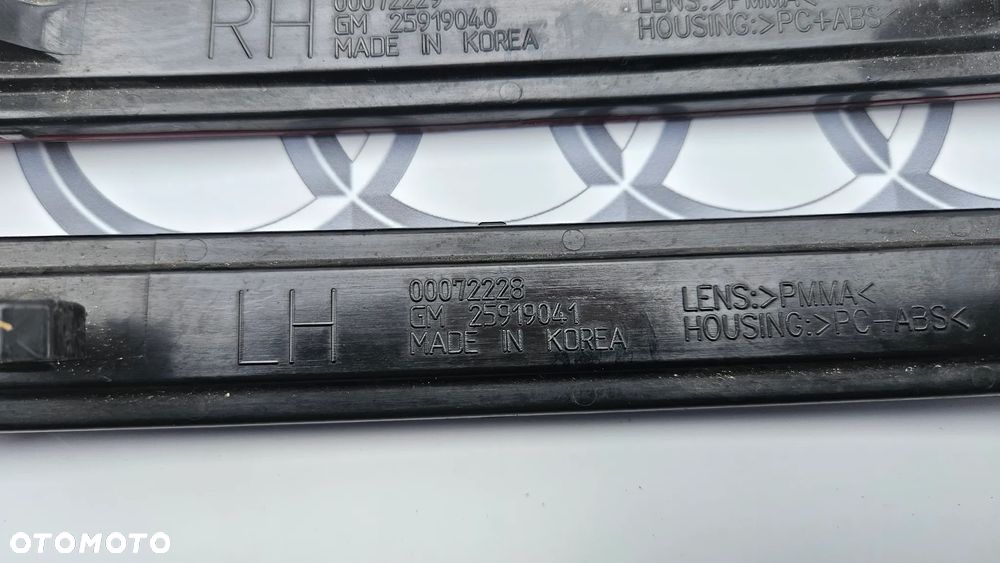 Chevrolet Malibu Odblask zderzaka tylnego Odblask tył lewy prawy Obrysówka lewa prawa 25919041 25919040 Czerwona - 5