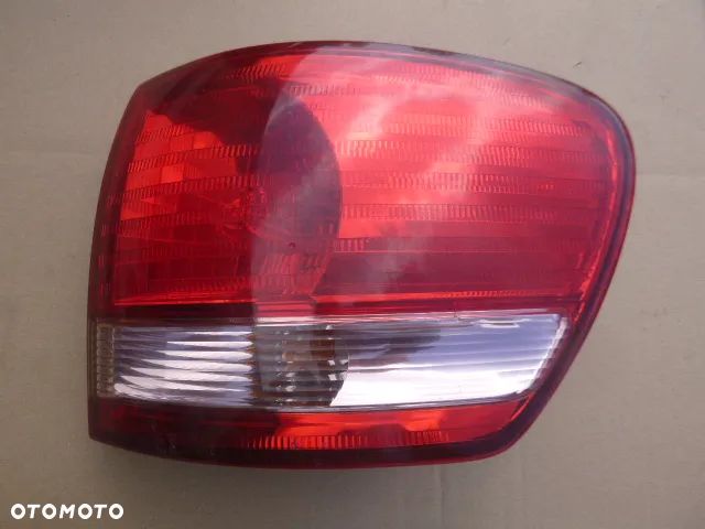 LAMPA PRAWY TYŁ PRAWA TYLNA TOYOTA AVENSIS VERSO