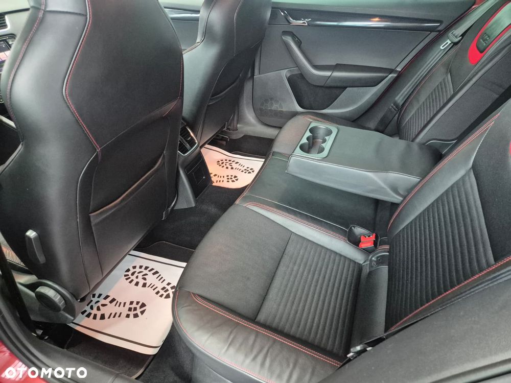 Skoda Octavia 2.0 TDI DSG RS - 28
